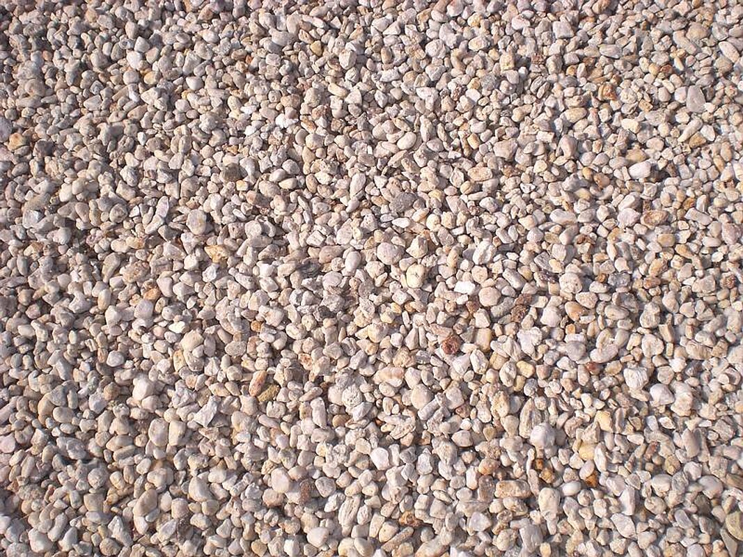 Zierkies und Sand in gewünschter Körnung direkt aus der Kiesgrube